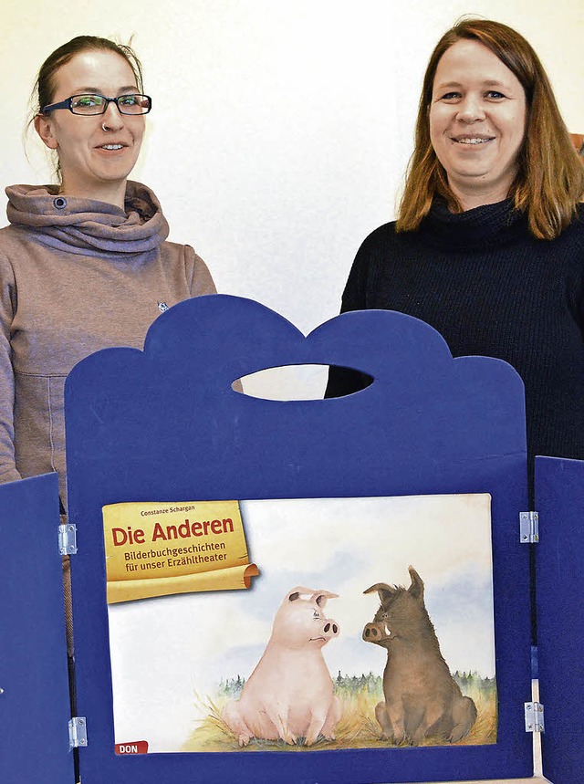 Kathrin Krauss und Kerstin Jngerkes (...oformatigen Bilderbcher investiert.   | Foto: Stadt