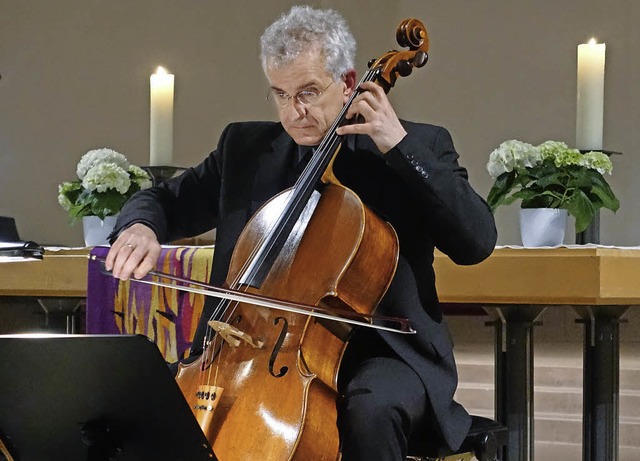 Groe Cellokunst bot Juris Teichmanis ...evangelischen Stadtkirche Schopfheim.   | Foto: Roswitha Frey