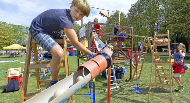 Ein Riesenspa ist immer die Riesenmurmelbahn, hier beim Kinderkunstdorf.   | Foto: Archivfoto: Michael Bamberger