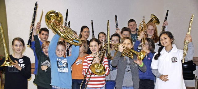 Ein Hoch auf die Instrumente: Die Kind...kvereins Wyhlen sind begeistert dabei.  | Foto: Sarah Nltner
