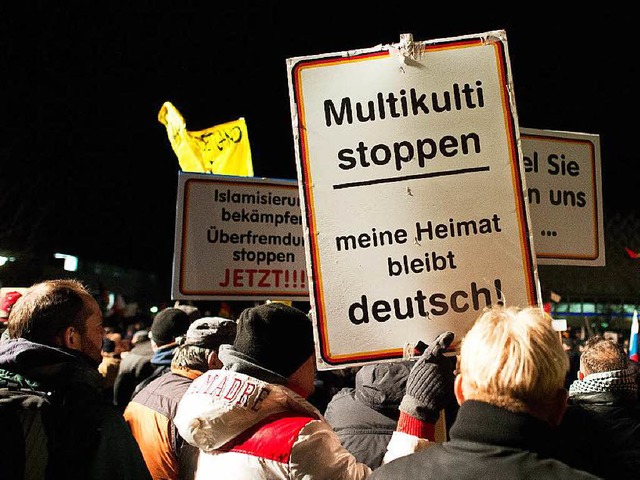 Abwehrhaltung: Pegida-Demonstration in Dresden  | Foto: dpa