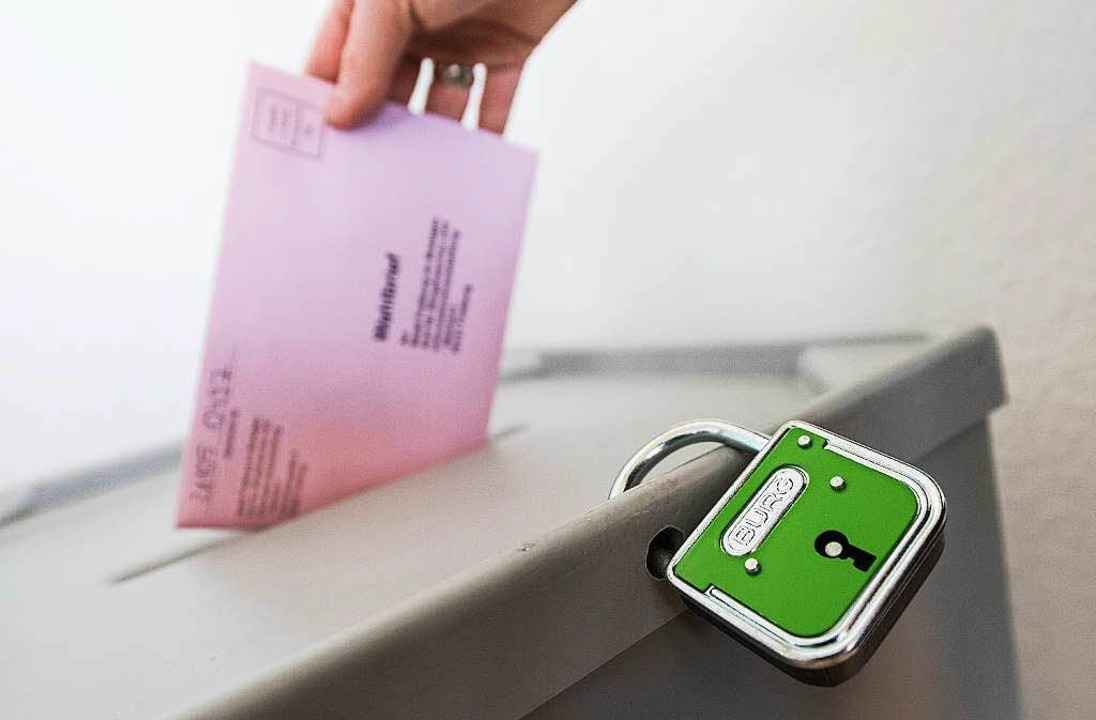 Briefw�hler in Freiburg: Auch ihre Sti... nat�rlich erst am Sonntag ausgez�hlt.  | Foto: dpa