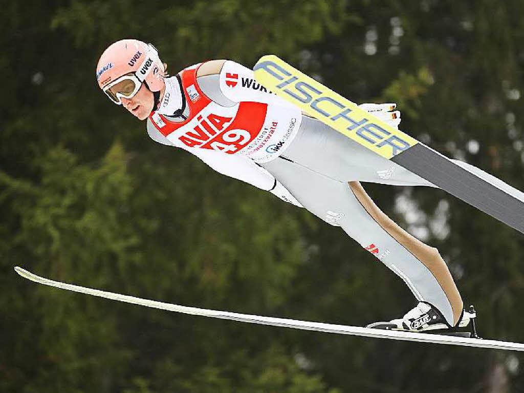 8500 Zuschauer haben am Samstag beim Weltcupskispringen in Neustadt den Sieg des Norwegers Johann Andre Forfang erlebt. Severin Freund wurde Fnfter, Andreas Wank aus Titisee Zehnter.