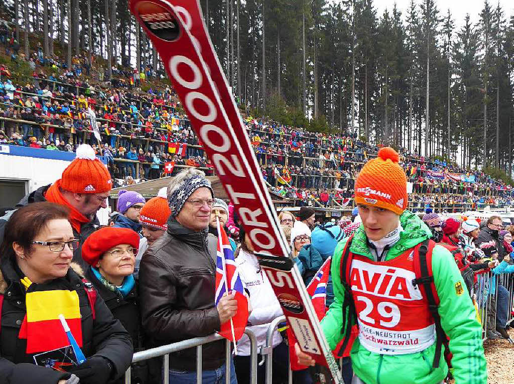 8500 Zuschauer haben am Samstag beim Weltcupskispringen in Neustadt den Sieg des Norwegers Johann Andre Forfang erlebt. Severin Freund wurde Fnfter, Andreas Wank aus Titisee Zehnter.