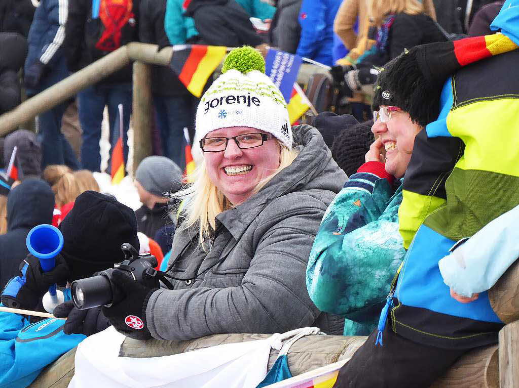 8500 Zuschauer haben am Samstag beim Weltcupskispringen in Neustadt den Sieg des Norwegers Johann Andre Forfang erlebt. Severin Freund wurde Fnfter, Andreas Wank aus Titisee Zehnter.