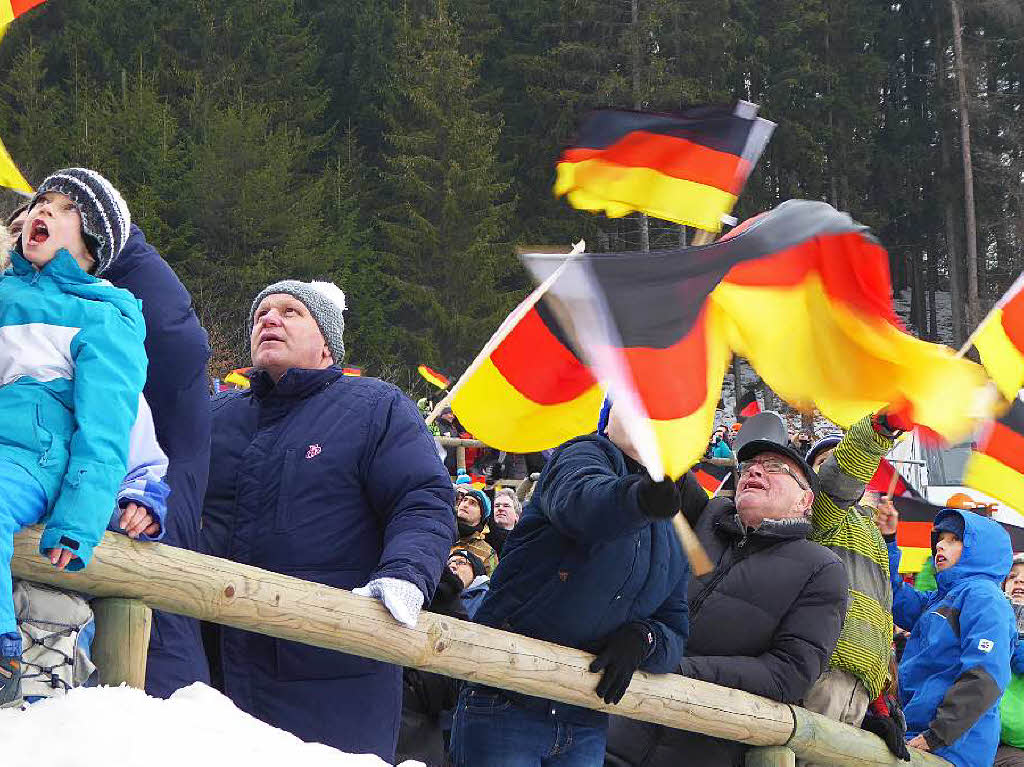 8500 Zuschauer haben am Samstag beim Weltcupskispringen in Neustadt den Sieg des Norwegers Johann Andre Forfang erlebt. Severin Freund wurde Fnfter, Andreas Wank aus Titisee Zehnter.