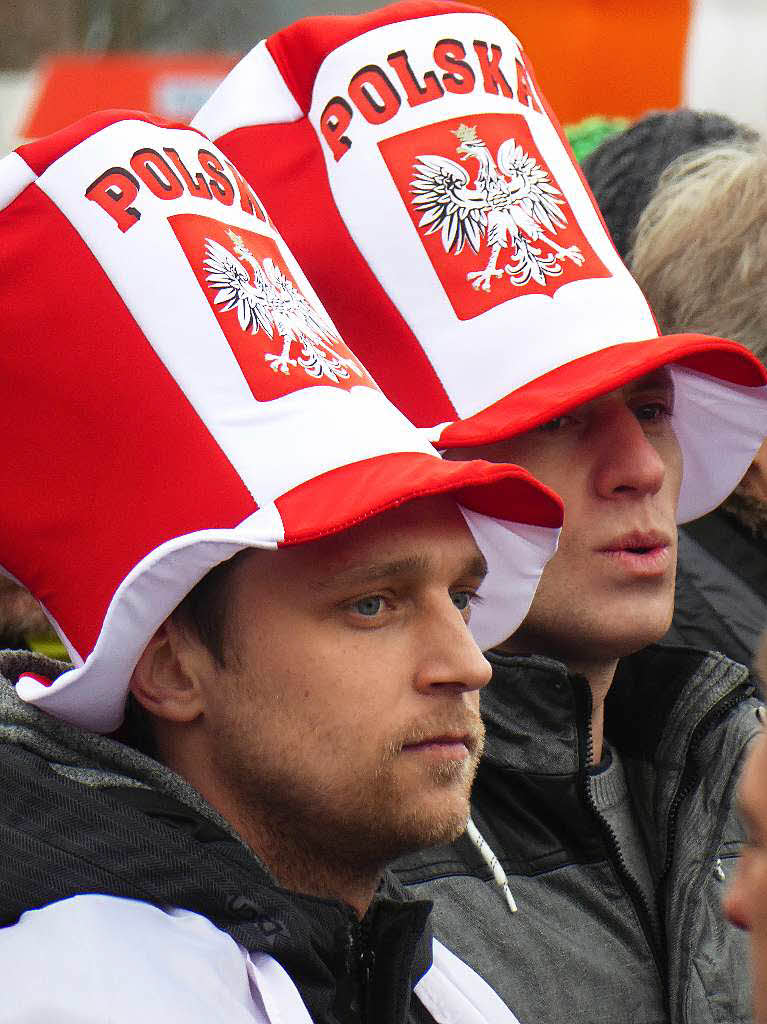 8500 Zuschauer haben am Samstag beim Weltcupskispringen in Neustadt den Sieg des Norwegers Johann Andre Forfang erlebt. Severin Freund wurde Fnfter, Andreas Wank aus Titisee Zehnter.