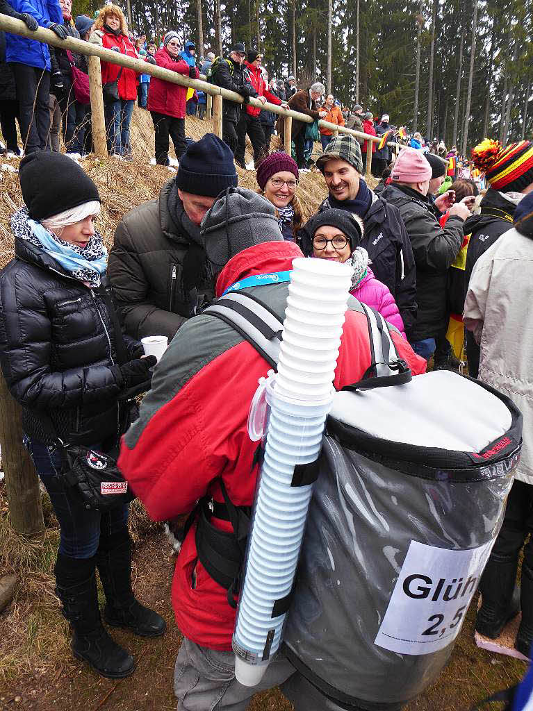 8500 Zuschauer haben am Samstag beim Weltcupskispringen in Neustadt den Sieg des Norwegers Johann Andre Forfang erlebt. Severin Freund wurde Fnfter, Andreas Wank aus Titisee Zehnter.