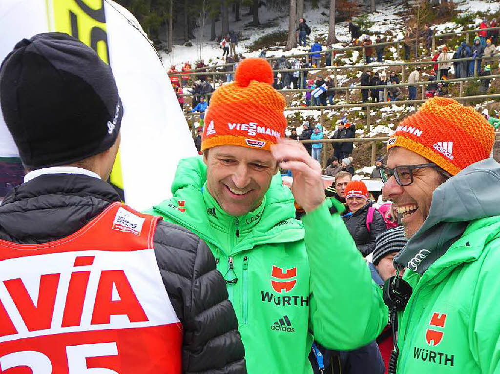 8500 Zuschauer haben am Samstag beim Weltcupskispringen in Neustadt den Sieg des Norwegers Johann Andre Forfang erlebt. Severin Freund wurde Fnfter, Andreas Wank aus Titisee Zehnter.