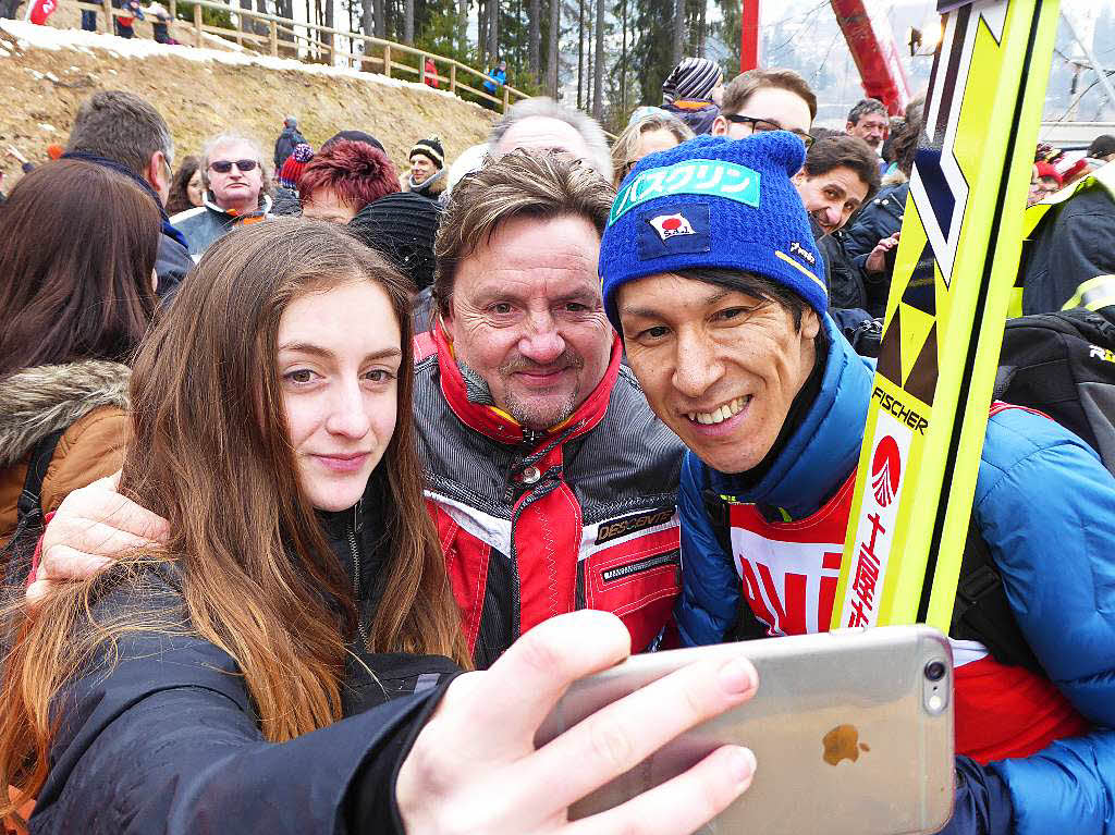 8500 Zuschauer haben am Samstag beim Weltcupskispringen in Neustadt den Sieg des Norwegers Johann Andre Forfang erlebt. Severin Freund wurde Fnfter, Andreas Wank aus Titisee Zehnter.