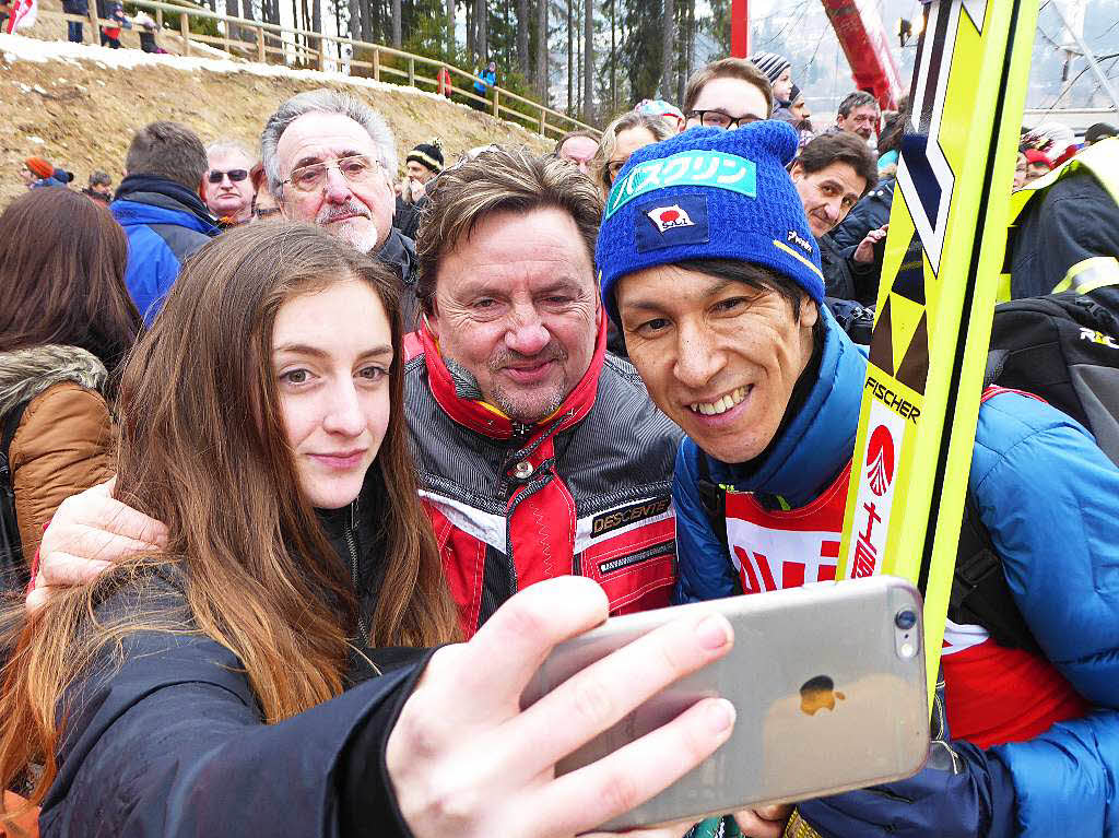 8500 Zuschauer haben am Samstag beim Weltcupskispringen in Neustadt den Sieg des Norwegers Johann Andre Forfang erlebt. Severin Freund wurde Fnfter, Andreas Wank aus Titisee Zehnter.