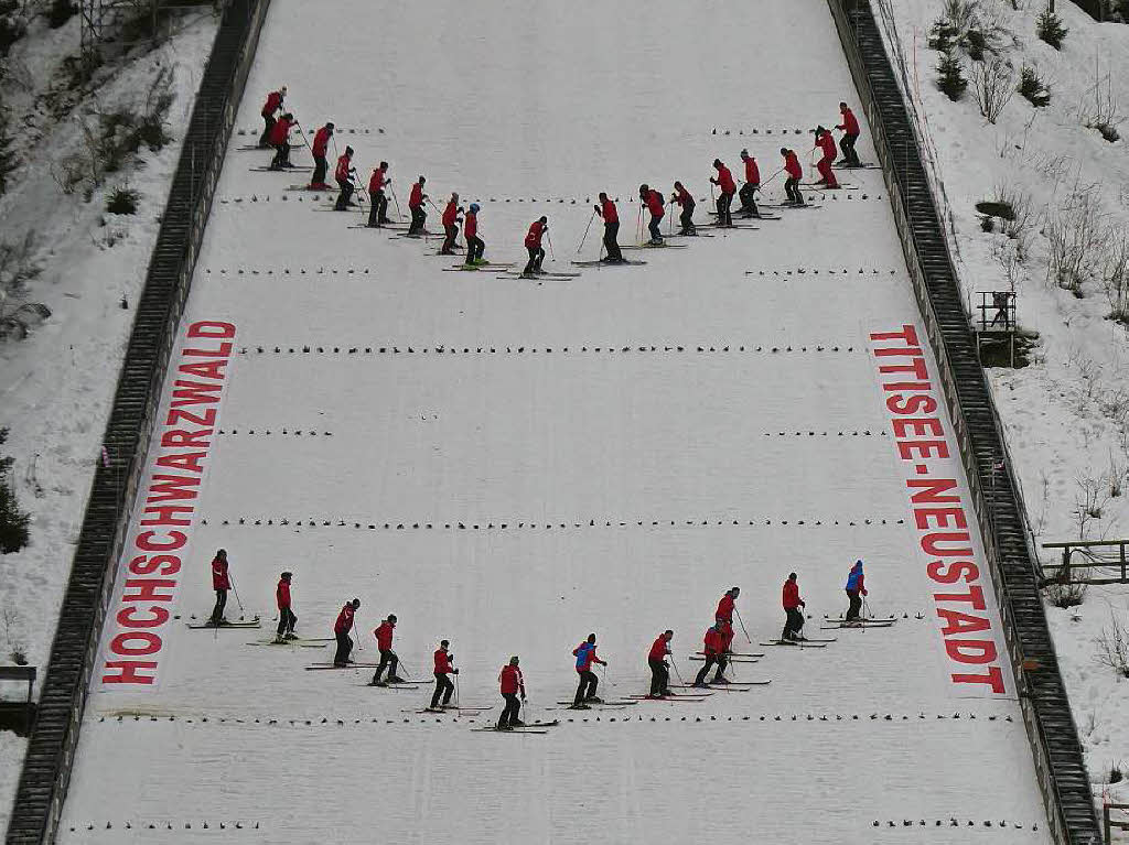 8500 Zuschauer haben am Samstag beim Weltcupskispringen in Neustadt den Sieg des Norwegers Johann Andre Forfang erlebt. Severin Freund wurde Fnfter, Andreas Wank aus Titisee Zehnter.