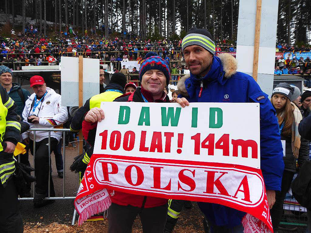 8500 Zuschauer haben am Samstag beim Weltcupskispringen in Neustadt den Sieg des Norwegers Johann Andre Forfang erlebt. Severin Freund wurde Fnfter, Andreas Wank aus Titisee Zehnter.