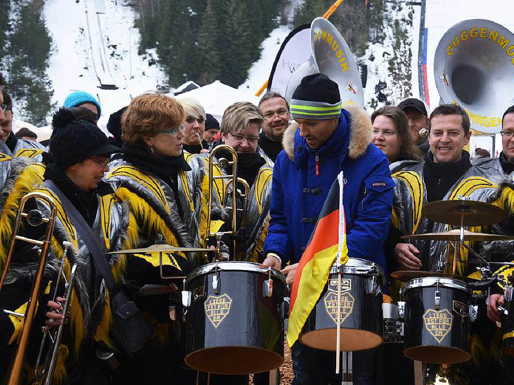 8500 Zuschauer haben am Samstag beim Weltcupskispringen in Neustadt den Sieg des Norwegers Johann Andre Forfang erlebt. Severin Freund wurde Fnfter, Andreas Wank aus Titisee Zehnter.