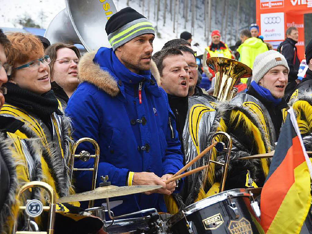 8500 Zuschauer haben am Samstag beim Weltcupskispringen in Neustadt den Sieg des Norwegers Johann Andre Forfang erlebt. Severin Freund wurde Fnfter, Andreas Wank aus Titisee Zehnter.