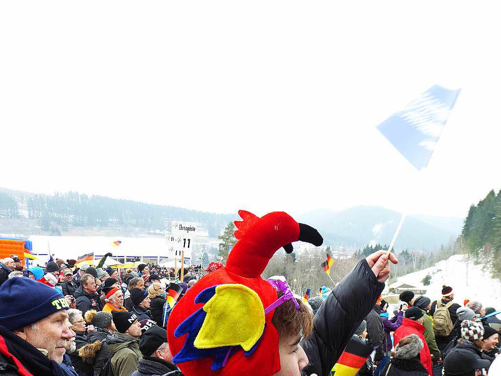 8500 Zuschauer haben am Samstag beim Weltcupskispringen in Neustadt den Sieg des Norwegers Johann Andre Forfang erlebt. Severin Freund wurde Fnfter, Andreas Wank aus Titisee Zehnter.