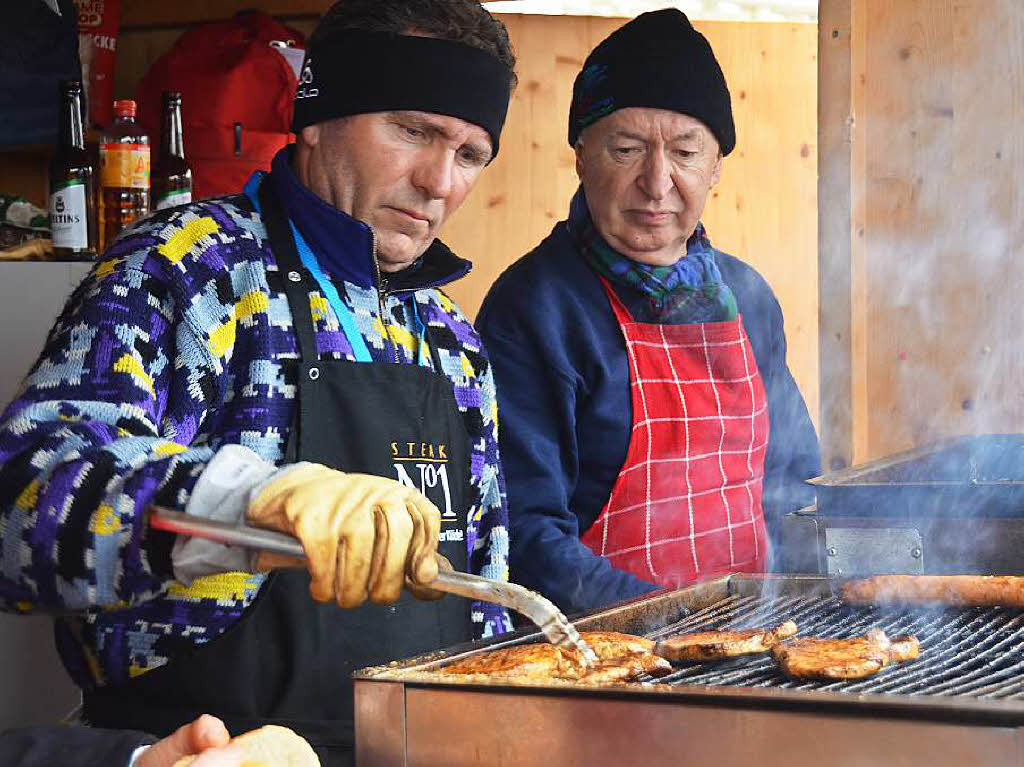 8500 Zuschauer haben am Samstag beim Weltcupskispringen in Neustadt den Sieg des Norwegers Johann Andre Forfang erlebt. Severin Freund wurde Fnfter, Andreas Wank aus Titisee Zehnter.