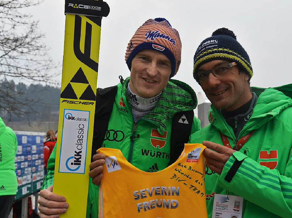 8500 Zuschauer haben am Samstag beim Weltcupskispringen in Neustadt den Sieg des Norwegers Johann Andre Forfang erlebt. Severin Freund wurde Fnfter, Andreas Wank aus Titisee Zehnter.