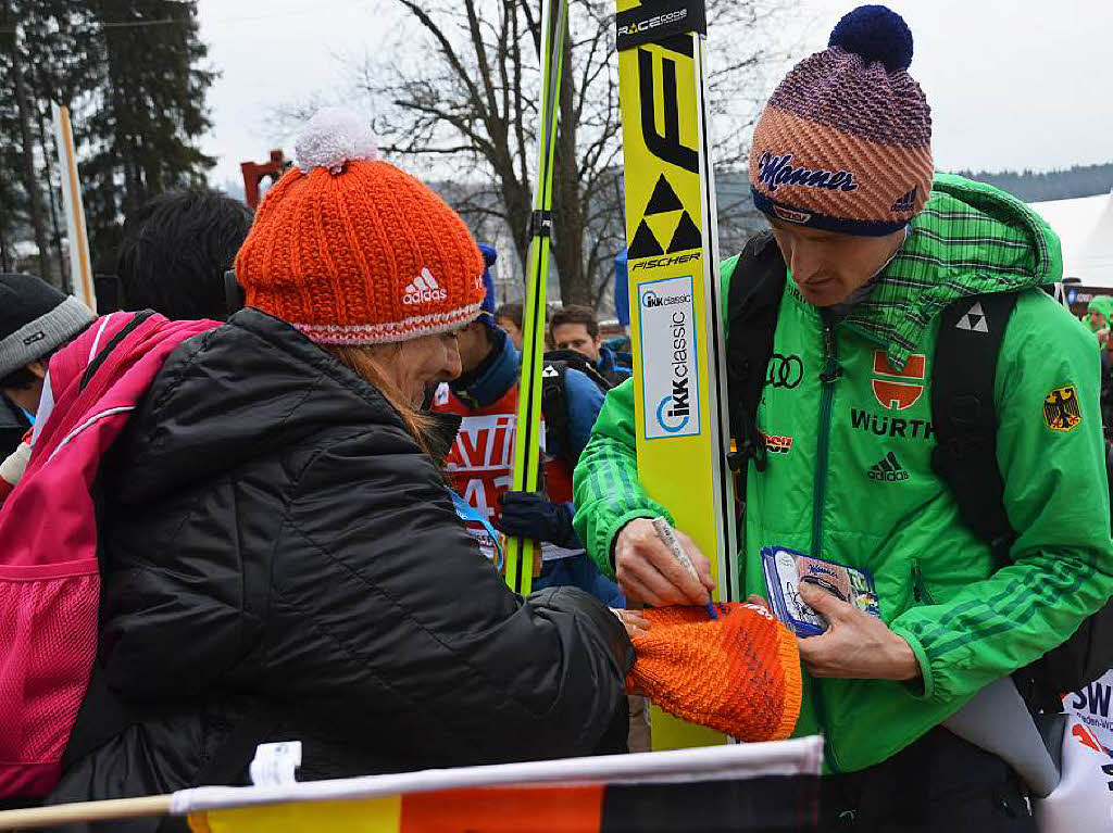 8500 Zuschauer haben am Samstag beim Weltcupskispringen in Neustadt den Sieg des Norwegers Johann Andre Forfang erlebt. Severin Freund wurde Fnfter, Andreas Wank aus Titisee Zehnter.