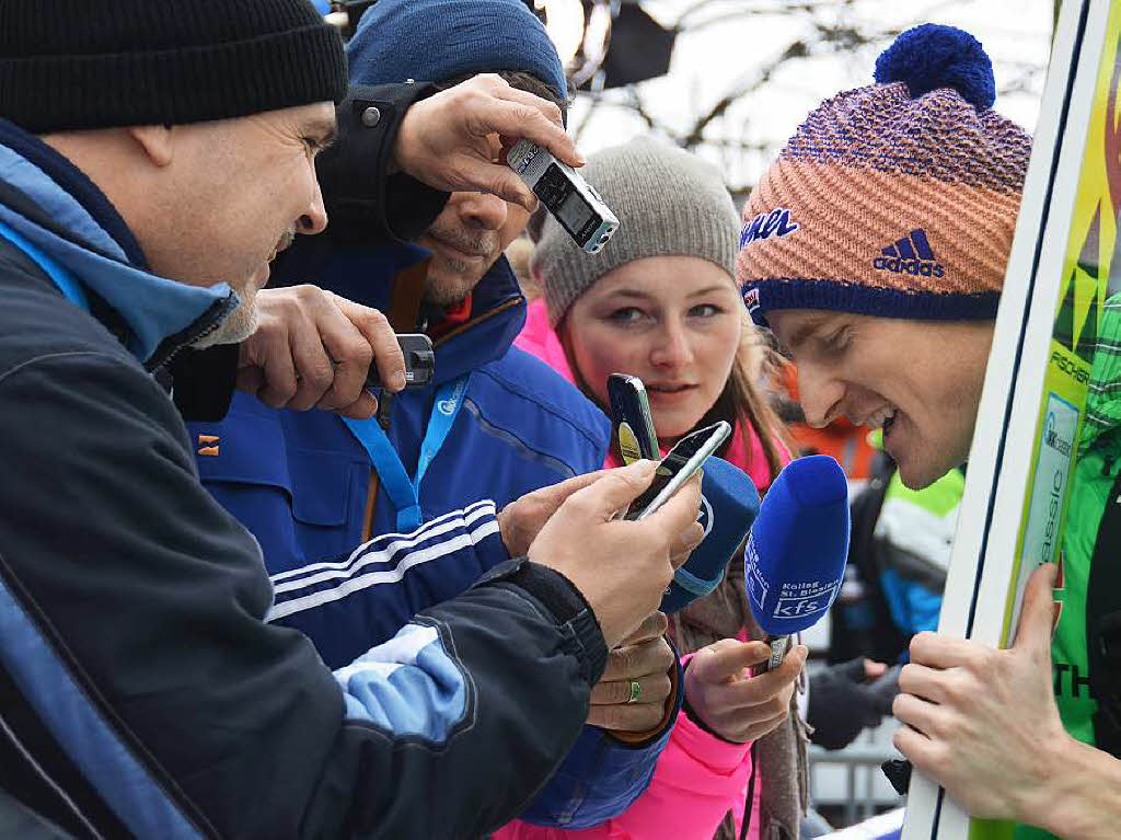 8500 Zuschauer haben am Samstag beim Weltcupskispringen in Neustadt den Sieg des Norwegers Johann Andre Forfang erlebt. Severin Freund wurde Fnfter, Andreas Wank aus Titisee Zehnter.