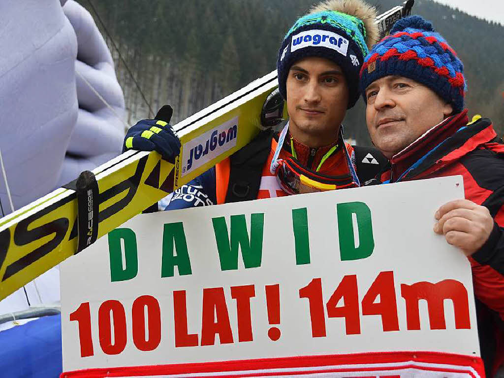 8500 Zuschauer haben am Samstag beim Weltcupskispringen in Neustadt den Sieg des Norwegers Johann Andre Forfang erlebt. Severin Freund wurde Fnfter, Andreas Wank aus Titisee Zehnter.