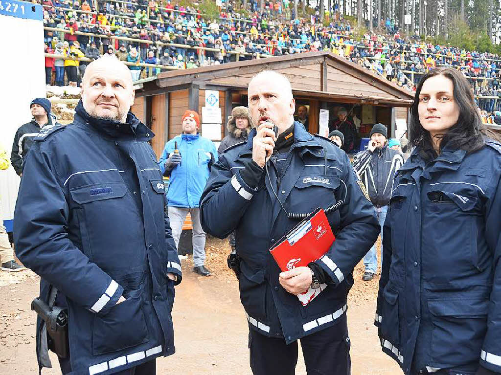 8500 Zuschauer haben am Samstag beim Weltcupskispringen in Neustadt den Sieg des Norwegers Johann Andre Forfang erlebt. Severin Freund wurde Fnfter, Andreas Wank aus Titisee Zehnter.