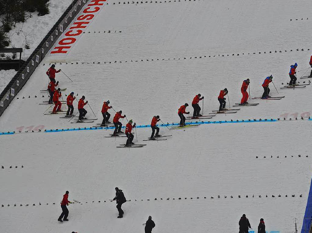 8500 Zuschauer haben am Samstag beim Weltcupskispringen in Neustadt den Sieg des Norwegers Johann Andre Forfang erlebt. Severin Freund wurde Fnfter, Andreas Wank aus Titisee Zehnter.