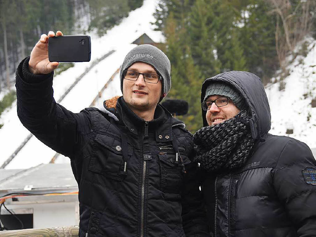 8500 Zuschauer haben am Samstag beim Weltcupskispringen in Neustadt den Sieg des Norwegers Johann Andre Forfang erlebt. Severin Freund wurde Fnfter, Andreas Wank aus Titisee Zehnter.