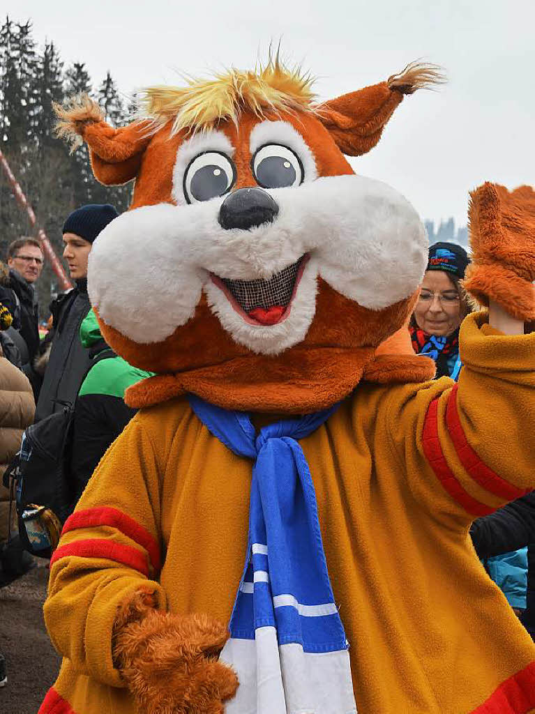 8500 Zuschauer haben am Samstag beim Weltcupskispringen in Neustadt den Sieg des Norwegers Johann Andre Forfang erlebt. Severin Freund wurde Fnfter, Andreas Wank aus Titisee Zehnter.