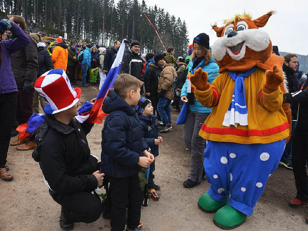 8500 Zuschauer haben am Samstag beim Weltcupskispringen in Neustadt den Sieg des Norwegers Johann Andre Forfang erlebt. Severin Freund wurde Fnfter, Andreas Wank aus Titisee Zehnter.