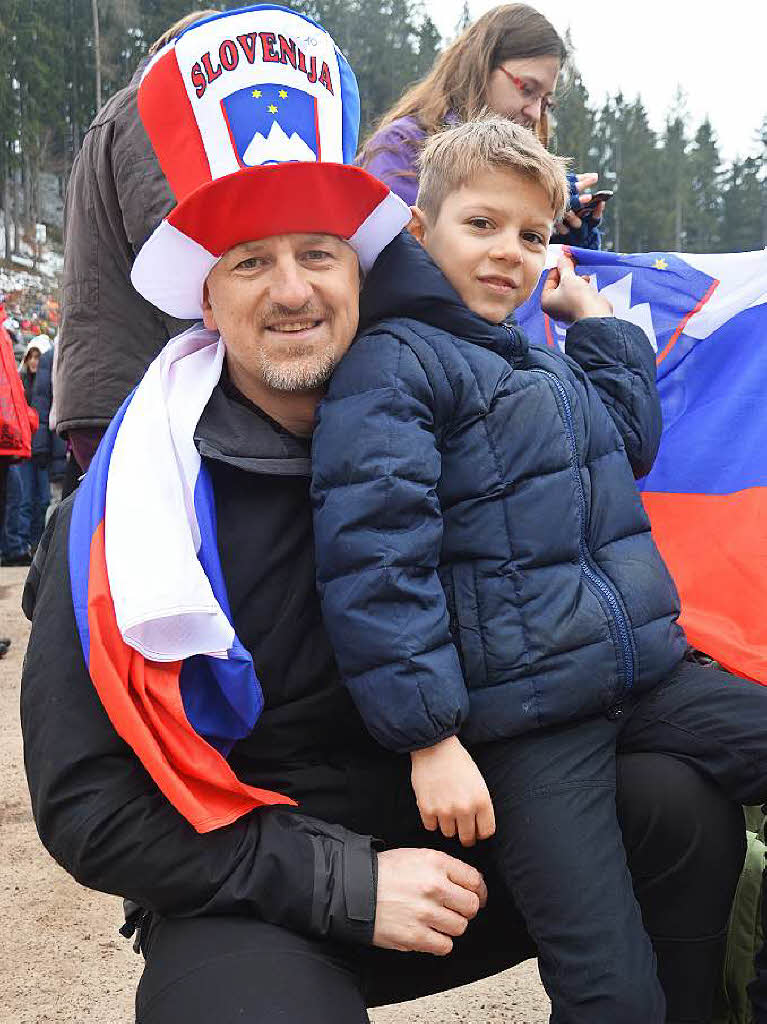 8500 Zuschauer haben am Samstag beim Weltcupskispringen in Neustadt den Sieg des Norwegers Johann Andre Forfang erlebt. Severin Freund wurde Fnfter, Andreas Wank aus Titisee Zehnter.