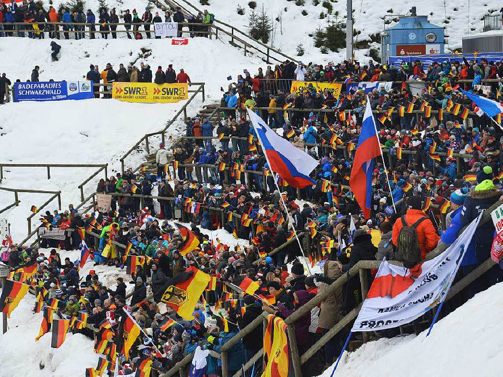 8500 Zuschauer haben am Samstag beim Weltcupskispringen in Neustadt den Sieg des Norwegers Johann Andre Forfang erlebt. Severin Freund wurde Fnfter, Andreas Wank aus Titisee Zehnter.