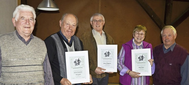 Sasbach. Die bei der Generalversammlun...ld fehlen Maria Weber und Bruno Weber.  | Foto: Roland Vitt