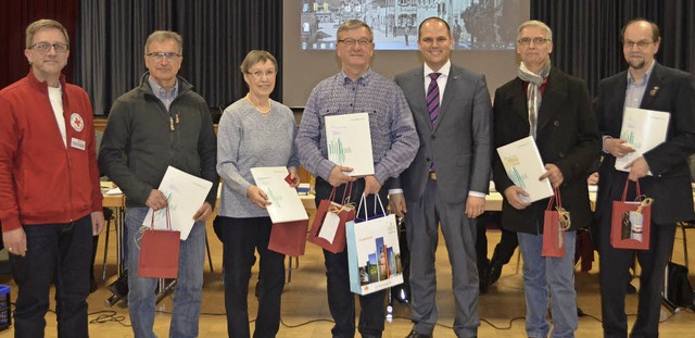 Waldkirchs DRK-Vorsitzende Stefan Pfis... Schenker, Hubert Bleyer (von links).   | Foto: n. Bayer