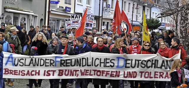 Rund 800 Frauen und Mnner zogen am Sa... und tolerantes Deutschland zu werben.  | Foto: Kai Kricheldorff