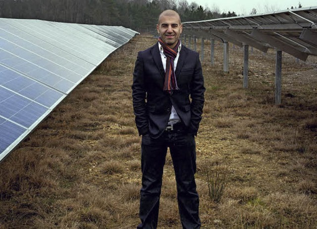 Frher war hier die NVA:  Amir Roughani in seiner Solarfabrik   | Foto: change