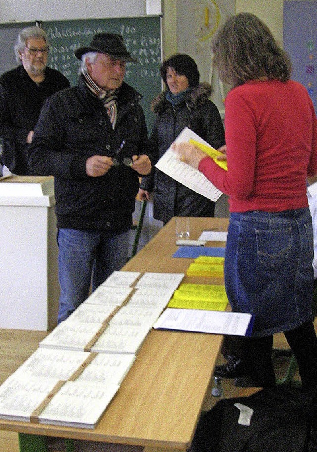 Informationen zur Erhebung des statist... II in  Kandern Andrea Voitl (rechts).  | Foto: Markus Maier