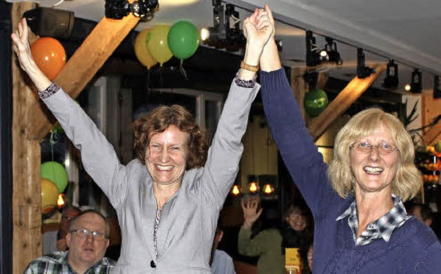 Jubel ber ein starkes Ergebnis: Grne...rer Parteifreundin Ruth Cremer-Ricken   | Foto: Julia Denz