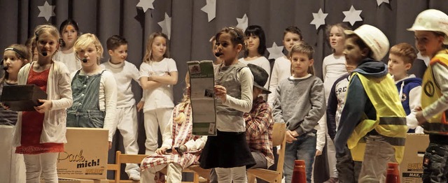 Das Kindermusical &#8222;Der kleine Ta...hrte es mit knapp 90 Mitwirkenden auf.  | Foto: Ilona Hge