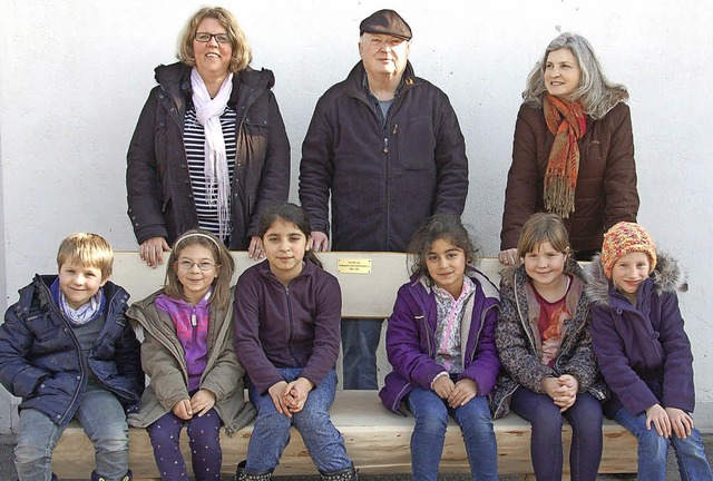 Freuen sich mit den Kindern ber die S...ins, und Vorsitzende Melanie Wishaupt   | Foto: Wolfgang Beck