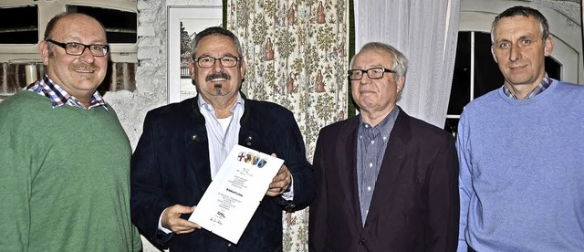 Leiselheim. Die bei der Mitgliedervers...rden ist. Ganz links Vize Klaus Lubig.  | Foto: Roland Vitt