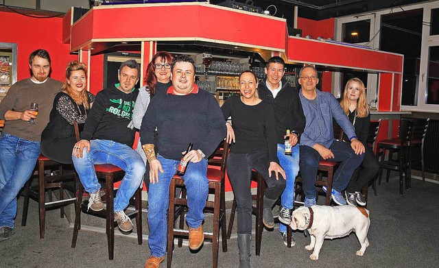 Das neue und alte Rockcafé-Team: (von ...e, Wolfgang Schwarz und Luisa Müller. | Foto: Sandra Decoux-Kone Das neue und alte Rockcafé-Team: (von ...e, Wolfgang Schwarz und Luisa Müller. | Foto: Sandra Decoux-Kone