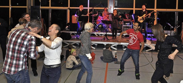 Auch die Band  &#8222;Catu&#8220; aus ...onzerts   in der Kaiserstuhlhalle ein.  | Foto: Kai Kricheldorff