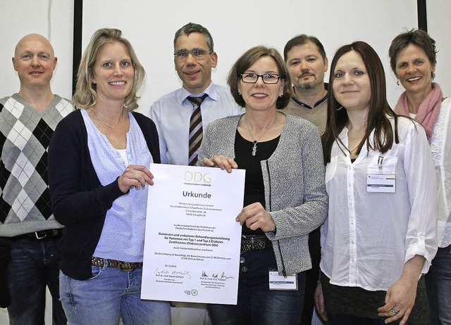 Zertifikat frs Diabeteszentrum am Sch...tz, Bettina Senger und Sandra Rosack.   | Foto: Marlies Jung-Knoblich