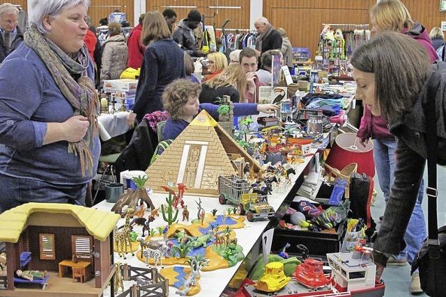 Hochbetrieb beim Flohmarkt des Sngerbunds