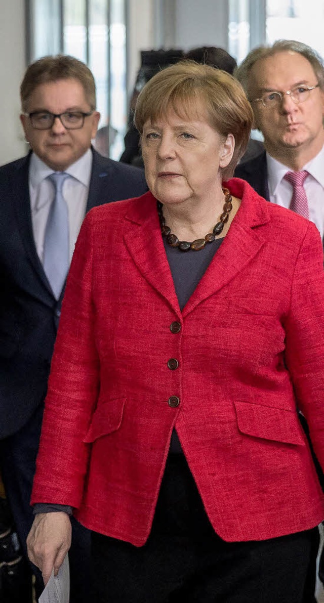 Bundeskanzlerin Angela Merkel  kommt n...hsen-Anhalt) ins Konrad-Adenauer Haus.  | Foto: DPA
