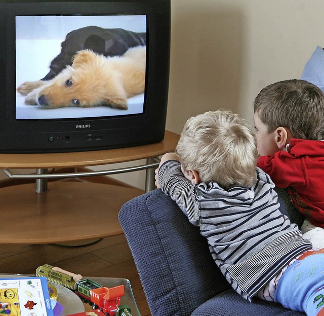 Fernsehschauen ist fr Kinder im Vorsc...im Kindergartenalter den Vorzug haben.  | Foto: dpa