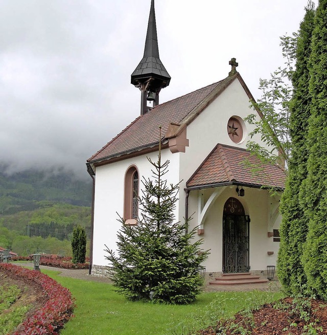 Die Sankt Josefskapelle im Enkendorf t...f einer Anhfe am Westufer der Hasel.   | Foto: Hansjrg Bader