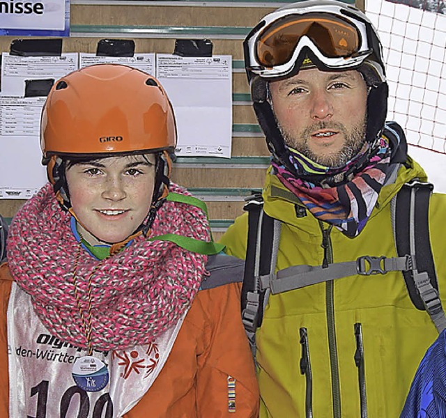 Julia Burger mit ihrem Trainer  Salvat...dtnauberg eine von drei Snowboardern.   | Foto: ulrike Jger