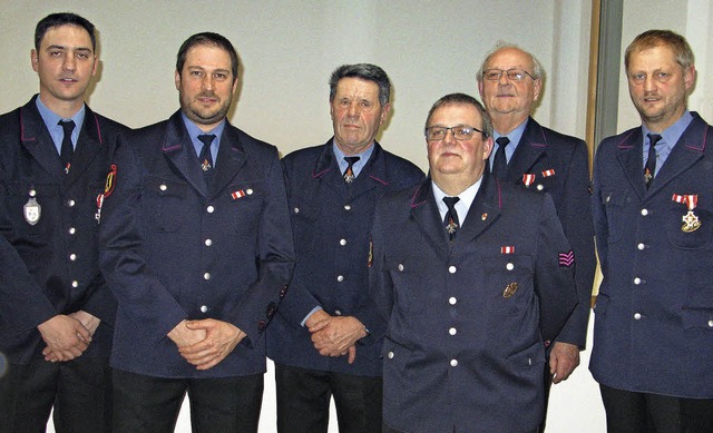 Die geehrten Mitglieder der Feuerwehr ... Siegfried Spitz und Wolfgang Kpfer.   | Foto: Ulrike Spiegelhalter